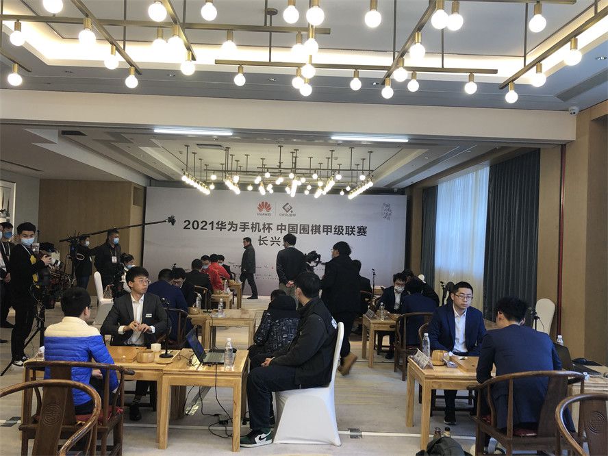 第83分钟，席尔瓦后场长传球到禁区布罗亚小角度打门打在边网上。